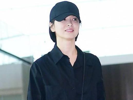 Biến hóa thần kỳ như Song Hye Kyo, hôm qua vừa tóc ngắn nay đã tóc ngang vai, xinh ...