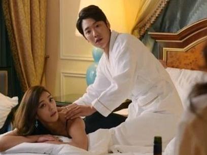 Cổ động viên nữ mặc áo trễ sexy ăn mừng U23 Việt Nam hạ Syria-8