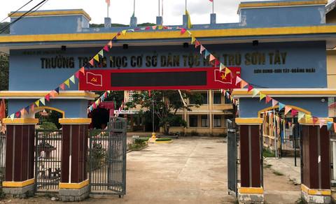 Hơn 60 đơn thư tố thầy giáo có hành động lạ với nữ sinh-1