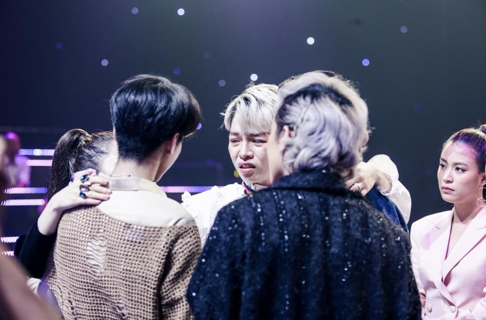 Những cảnh chưa công bố The Debut: Đức Phúc xị mặt vì bị loại dù Hương Tràm đã an ủi hết lời-1