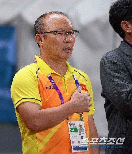 Cậu bé hot nhất mạng xã hội Việt hôm qua khi sở hữu loạt biểu cảm cực giống huấn luyện viên Park Hang Seo-1