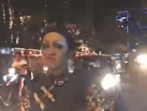 Vừa mới kết thúc phim, Cao Quý Phi trong 'Diên Hi Công Lược' đã sang Việt Nam đi bão sau chiến thắng của U23