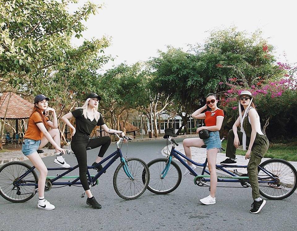 Thiều Bảo Trang bị chê vì mặc quần phản cảm trong sinh nhật cháu-8