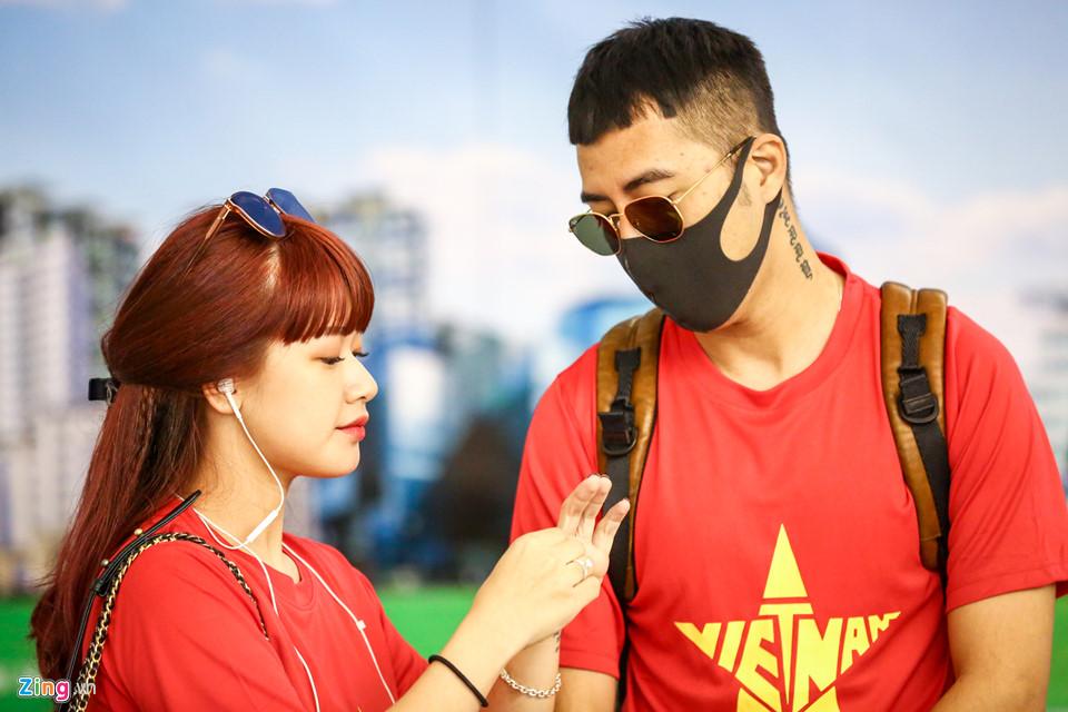 Người hâm mộ ùn ùn đi tiếp lửa cho Olympic Việt Nam từ mờ sáng-6