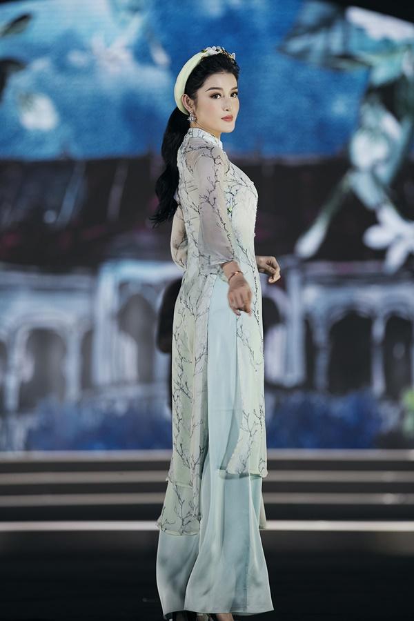 Ai vẫn đang nghĩ Kỳ Duyên ghét Huyền My thì xem lại hành động đáng yêu này của nàng hậu Việt đi nhé!-3