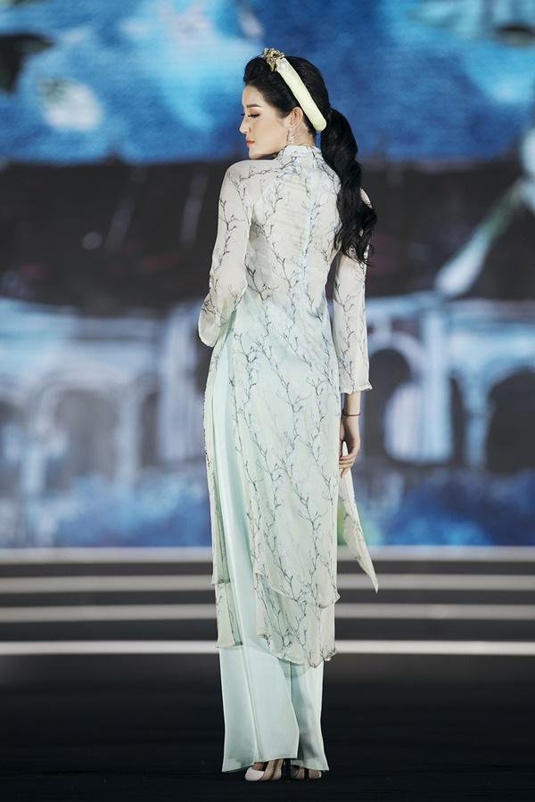 Ai vẫn đang nghĩ Kỳ Duyên ghét Huyền My thì xem lại hành động đáng yêu này của nàng hậu Việt đi nhé!-4