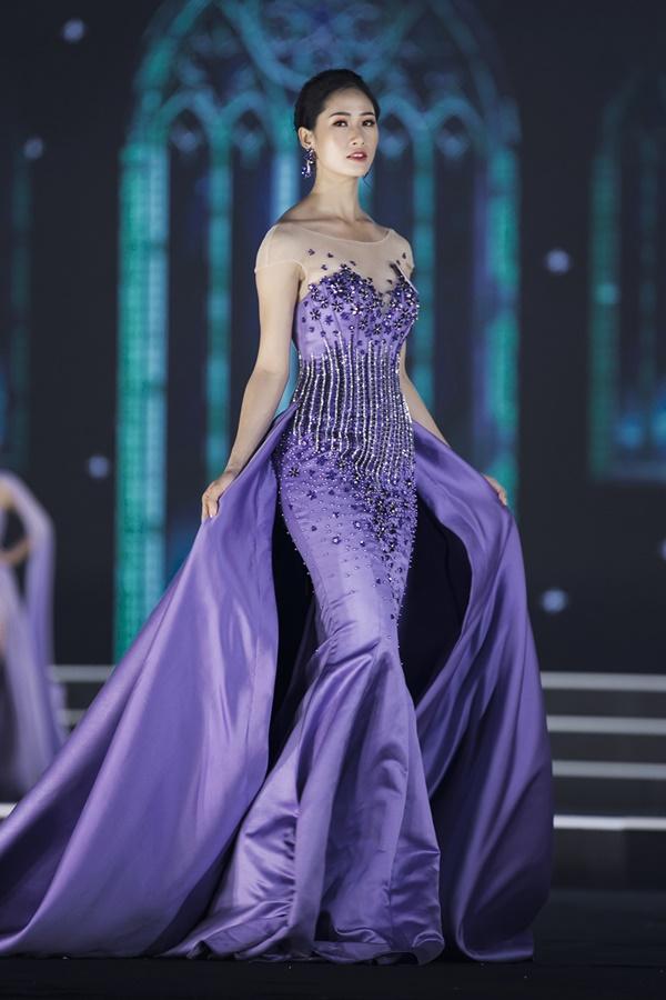 Ai vẫn đang nghĩ Kỳ Duyên ghét Huyền My thì xem lại hành động đáng yêu này của nàng hậu Việt đi nhé!-14