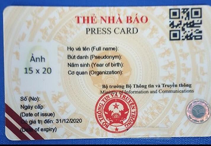 Thẻ nhà báo được bán với giá vỉa hè!-3
