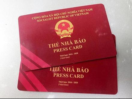 'Thẻ nhà báo' được bán với giá vỉa hè!