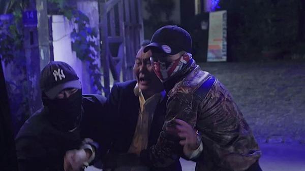 Gạo nếp gạo tẻ tập 51: Nước mắt lưng tròng, mẹ vợ cầu xin con rể xem mình như mẹ ruột-7