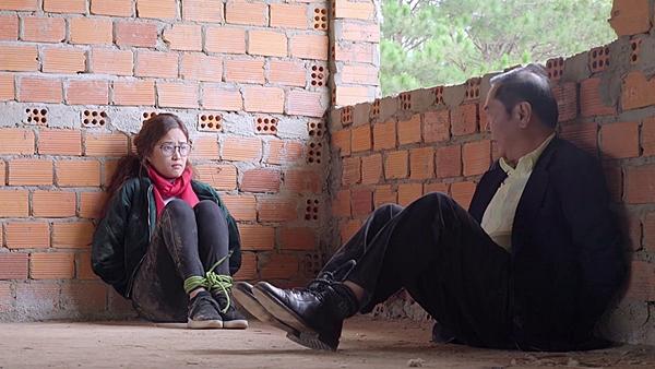 Gạo nếp gạo tẻ tập 51: Nước mắt lưng tròng, mẹ vợ cầu xin con rể xem mình như mẹ ruột-9