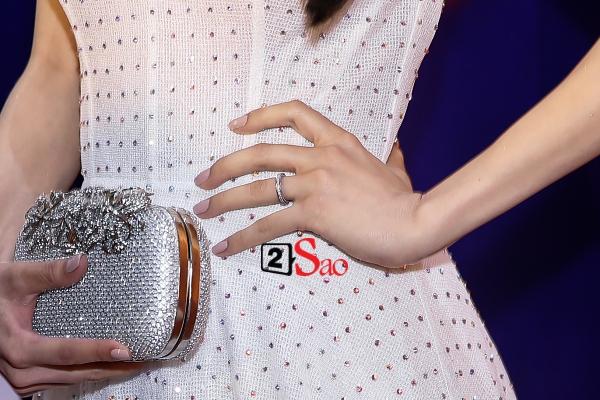 Giữa tin đồn bầu bí, Nhã Phương khoe bụng phẳng lì cùng nhẫn đính hôn lấp lánh-4