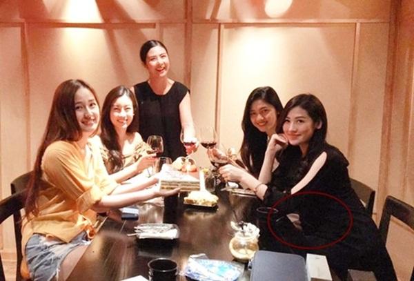 Đời tư Á hậu Tú Anh chiếm sóng showbiz liên tục 2 tháng không ngừng nghỉ-8