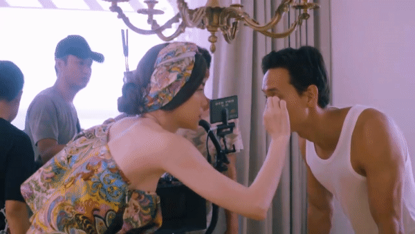 Hồ Ngọc Hà phát hành MV hôn người yêu đắm đuối, Kim Lý đã không chúc mừng còn đăng ảnh quảng cáo như trêu ngươi-2