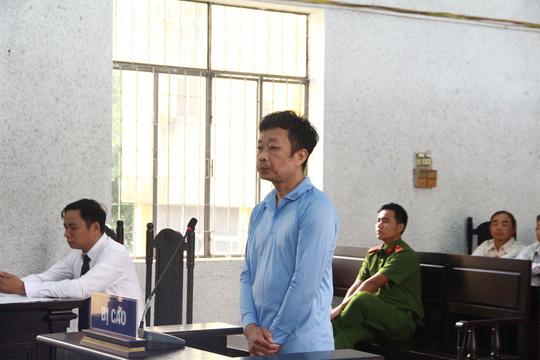 Lừa 24 tỉ đồng để tiêu xài và... biếu sếp-1