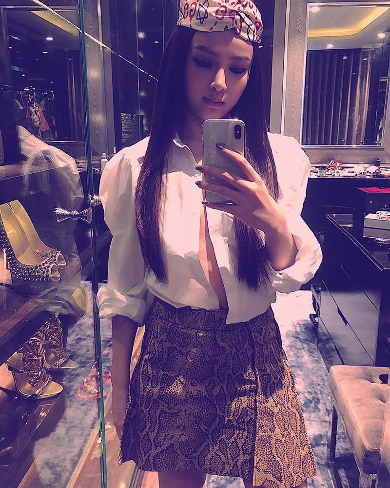 Muôn kiểu thả rông của mỹ nhân Việt: Người gợi cảm mất xác - kẻ xập xệ khó tin-3