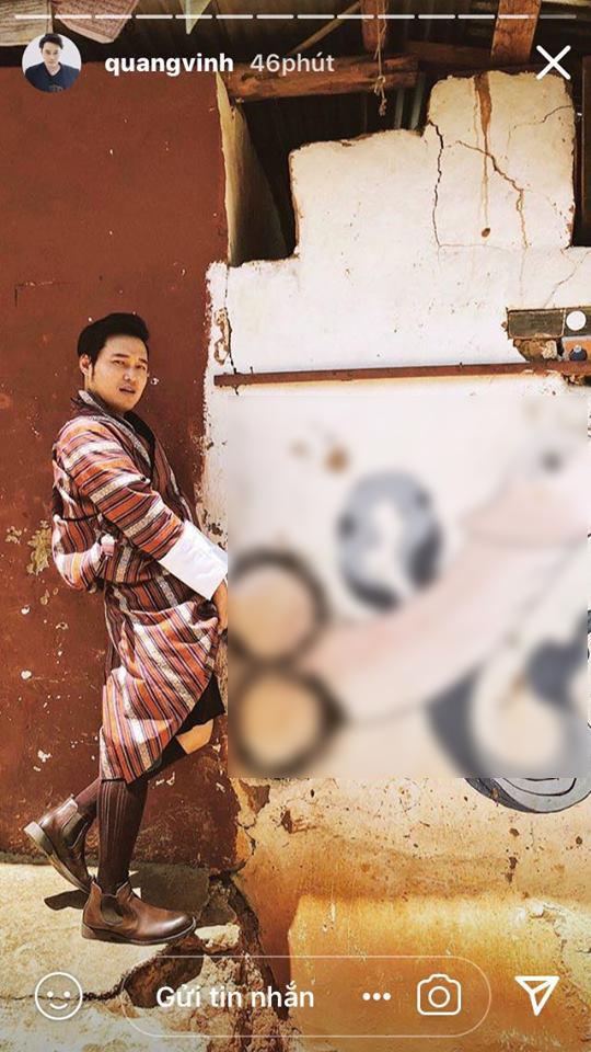 Lan truyền bức ảnh hoàng tử sơn ca Quang Vinh tạo dáng phản cảm bên hình vẽ bộ phận sinh dục-1