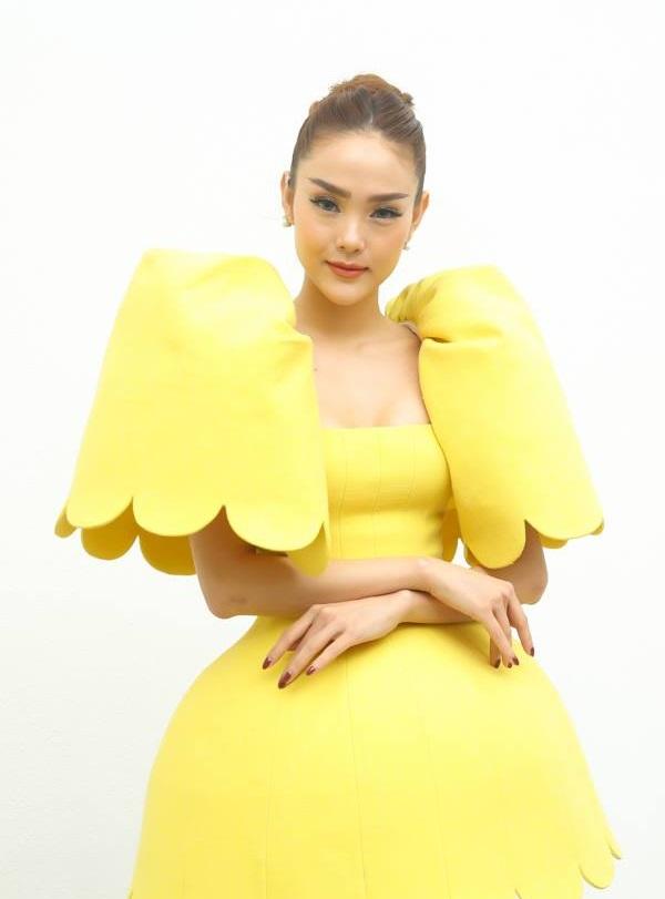 SAO MAKE OVER: Trấn Thành mặt bự phấn trắng ngang Hari - Nhã Phương đẹp như tiên giáng trần sau đính hôn-4