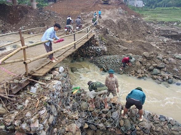 Sơn La: Giao thông tê liệt, nhiều bản bị cô lập vì mưa lũ-2