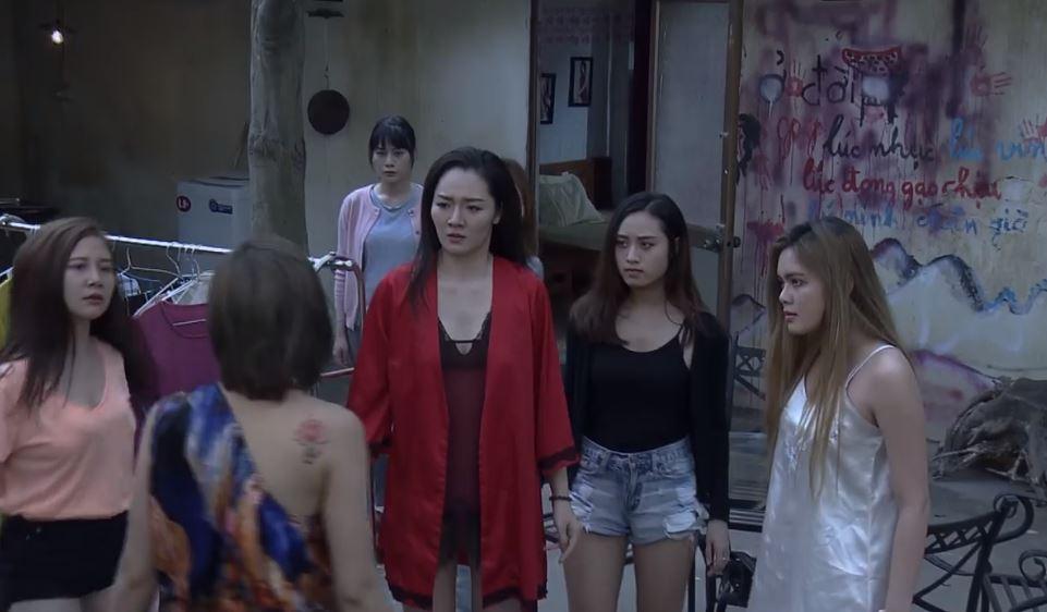 My Sói bị đánh hội đồng, Quỳnh Búp Bê phải lòng chính kẻ đánh đập mình-1