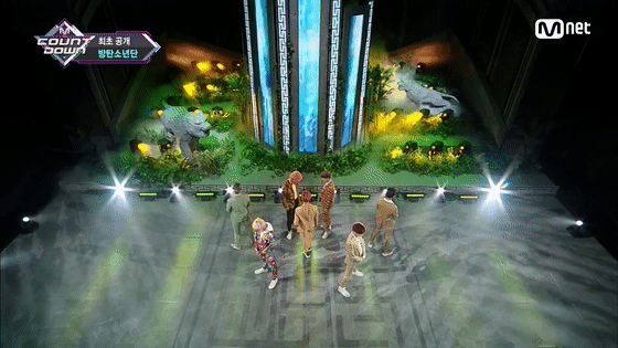 Click để xem ngay sân khấu live đầu tiên ca khúc Idol siêu hot từ BTS-1