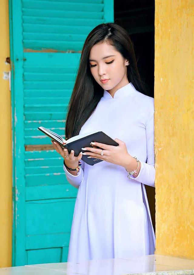 Gặp lại nữ sinh lai Việt - Trung bất ngờ nổi tiếng khi đi cổ vũ U23 Việt Nam-9