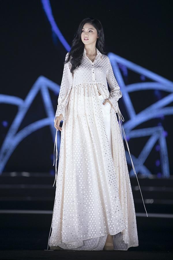 Đỗ Mỹ Linh thừa sức lấn sân sang nghiệp người mẫu với màn catwalk đỉnh của đỉnh-2