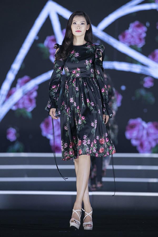 Đỗ Mỹ Linh thừa sức lấn sân sang nghiệp người mẫu với màn catwalk đỉnh của đỉnh-11