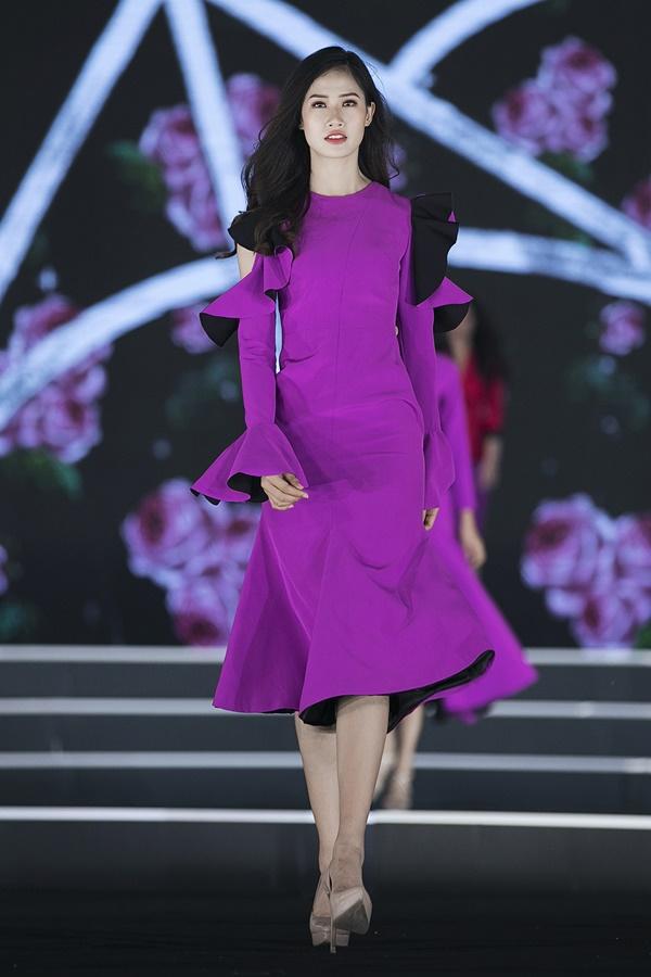 Đỗ Mỹ Linh thừa sức lấn sân sang nghiệp người mẫu với màn catwalk đỉnh của đỉnh-12