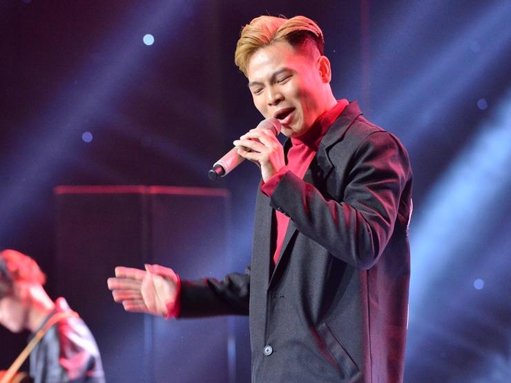 Nốt cao khủng thế này, bảo sao Hòa Minzy cân được cả thế giới để cổ vũ Hương Giang-6