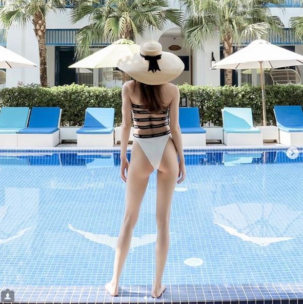 Hồ Ngọc Hà phô diễn hình thể nuột nà với bikini-3