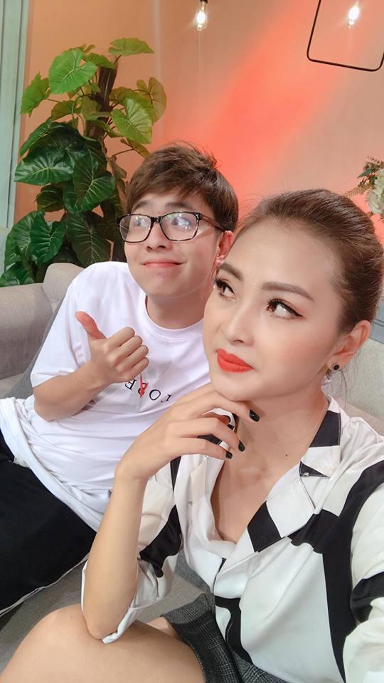 Minh Châu song kiếm hợp bích cùng hotgirl Phan Kim Cương cướp hit của Jaykii-1