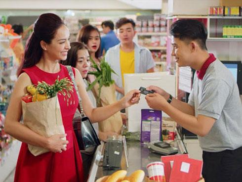 Dàn sao Việt ‘chuộng’ thanh toán không tiền mặt