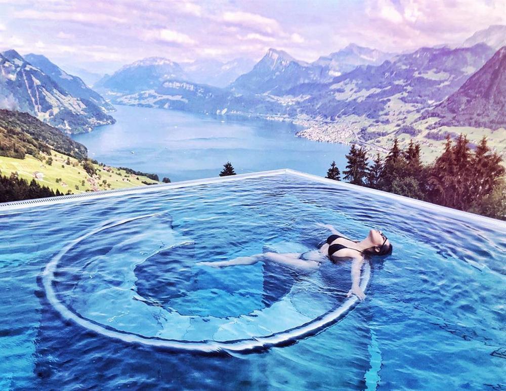 Bông hồng lai 9X tài sắc vẹn toàn của hội con nhà giàu châu Á-3