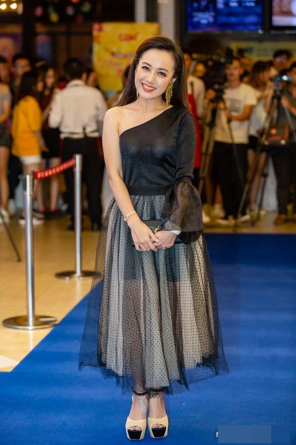 SAO MẶC XẤU: Nhất tỷ TVB Xa Thi Mạn già chát trái ngược Thu Phương cưa sừng làm nghé quá lố-9