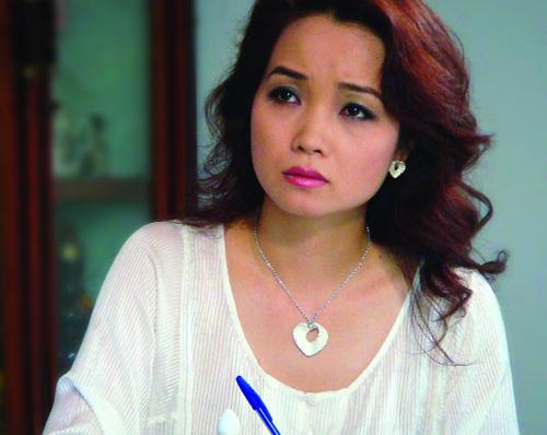 Xuất hiện với chiếc mũi xiêu vẹo, cô Trúc Mai Thu Huyền dính nghi án phẫu thuật thẩm mỹ hỏng-9