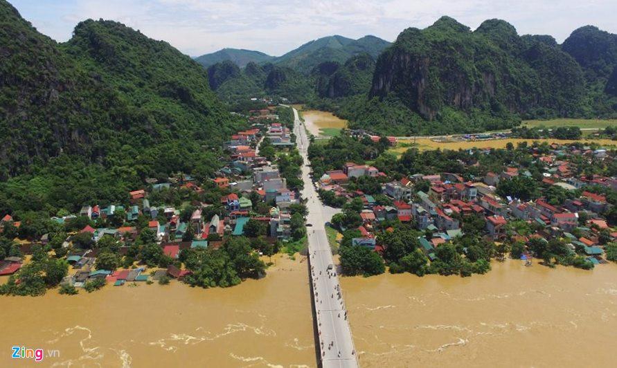 Hàng trăm nhà ven sông Mã bị nhấn chìm-1