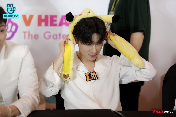 Fansign nóng rực của Monstar X: Wonho vô tư cởi áo đốt mắt fan với body chuẩn không cần chỉnh-5