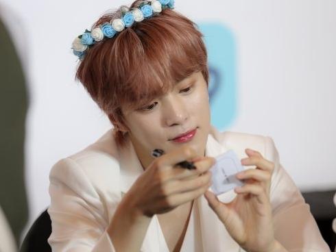 Ngồi yên ăn mỳ không thôi cũng dính đạn, nam idol Kpop bị công chúng Nhật chửi rủa thậm tệ-2