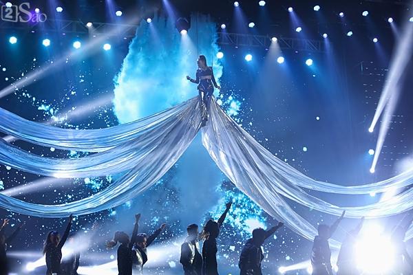 Dàn ca sĩ nữ MOMOLAND, Thu Minh, Tóc Tiên áp đảo đêm nhạc Việt - Hàn-7