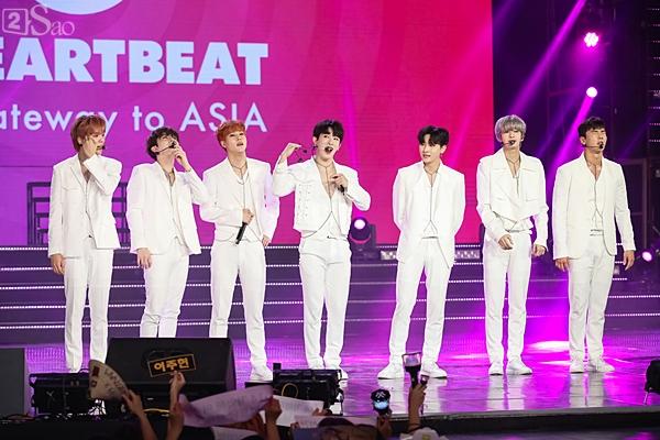 Dàn ca sĩ nữ MOMOLAND, Thu Minh, Tóc Tiên áp đảo đêm nhạc Việt - Hàn-12