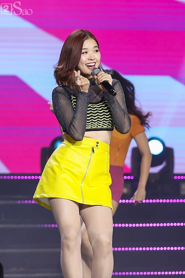 Dàn ca sĩ nữ MOMOLAND, Thu Minh, Tóc Tiên áp đảo đêm nhạc Việt - Hàn-13