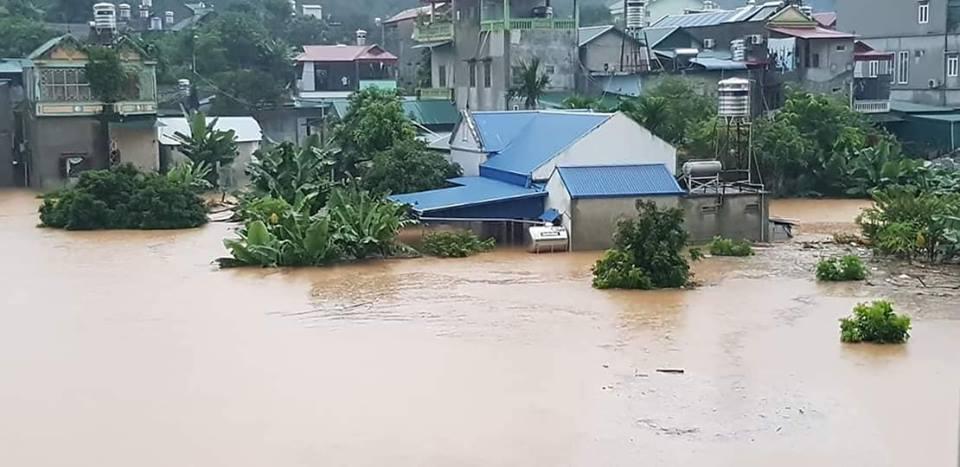 Sơn La nước lút mái nhà, vớt thi thể ở xã Chim Vàng-3