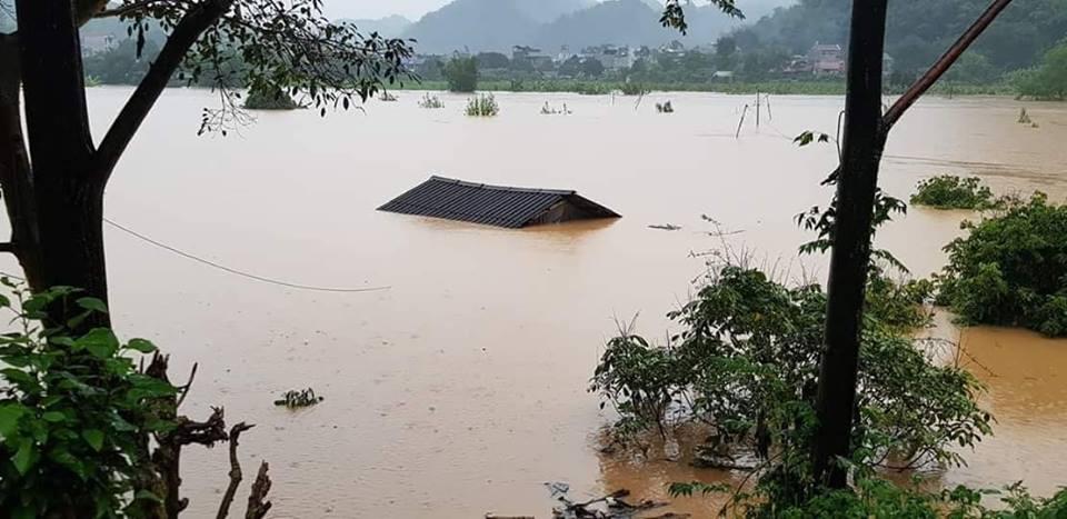 Sơn La nước lút mái nhà, vớt thi thể ở xã Chim Vàng-4