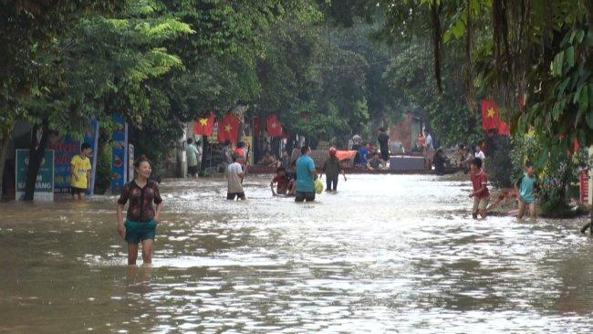 Sơn La nước lút mái nhà, vớt thi thể ở xã Chim Vàng-11