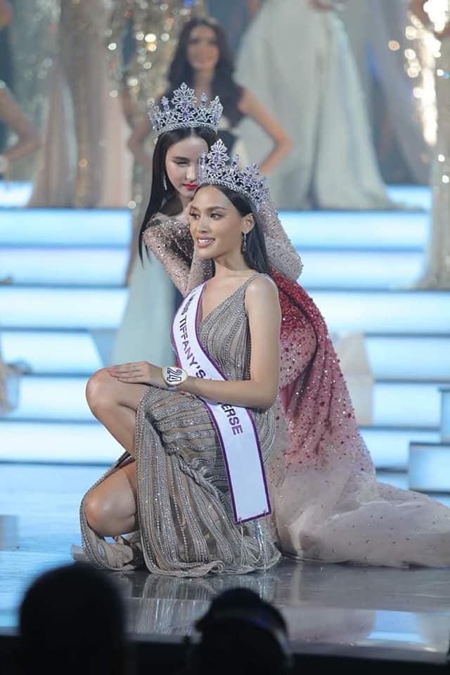 Bá đạo như tân Hoa hậu Chuyển giới Thái Lan 2018: Ngồi sụp xuống sàn để nhận vương miện-4