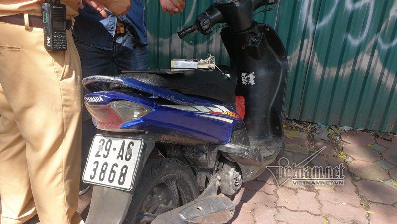 Dạo phố trên xe biển số quá lạ, nam thanh niên bị 141 sờ gáy-2