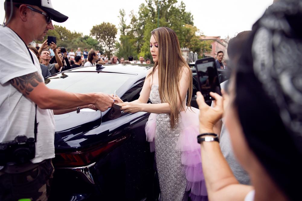 Lãnh sự danh dự Lý Nhã Kỳ đốt nóng thảm đỏ ngày thứ ba LHP Venice-8