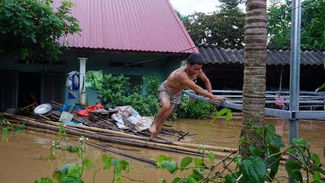 Thanh Hóa: Lũ rút, người dân cật lực dọn bùn-1