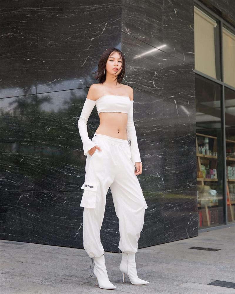 Bị chê mặc xấu khi đi sự kiện, Phí Phương Anh đáp trả bằng đúng 3 chữ căng đét-5